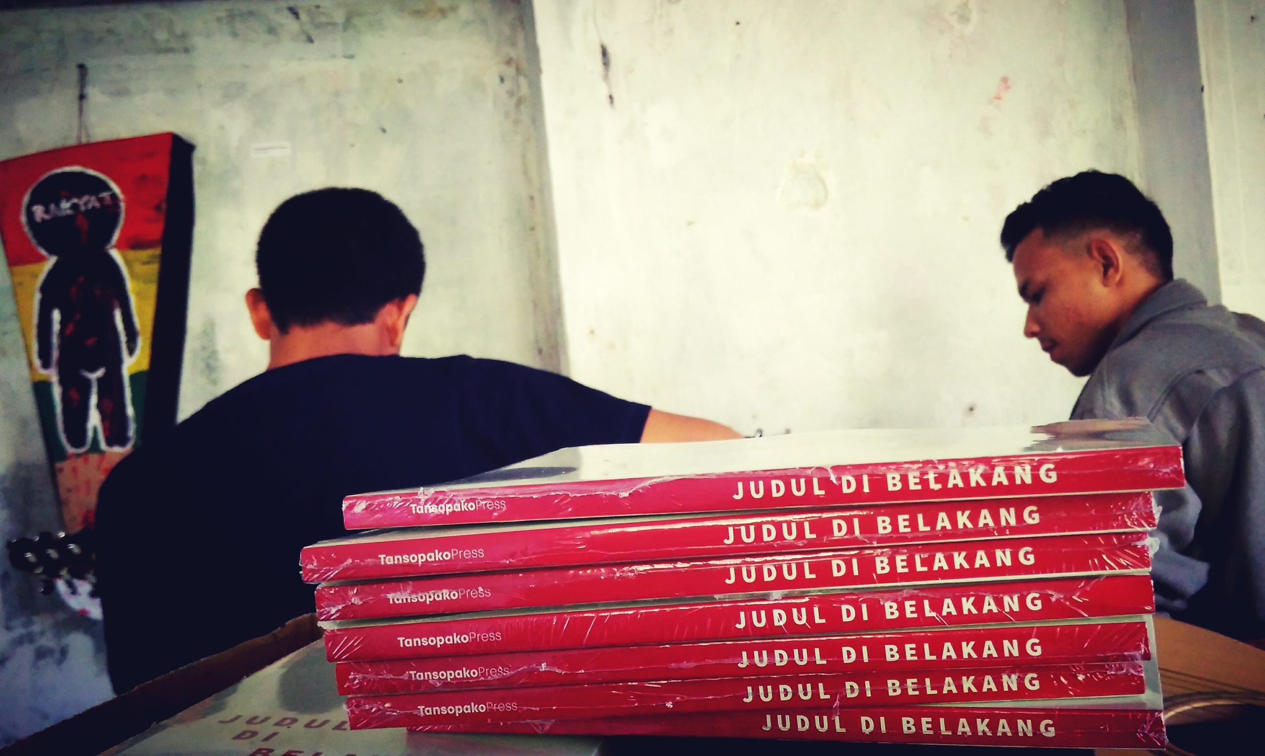 Pengantar Buku Judul di Belakang